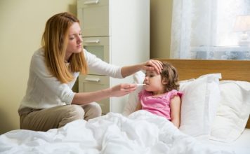 how to reduce fever in child naturally
