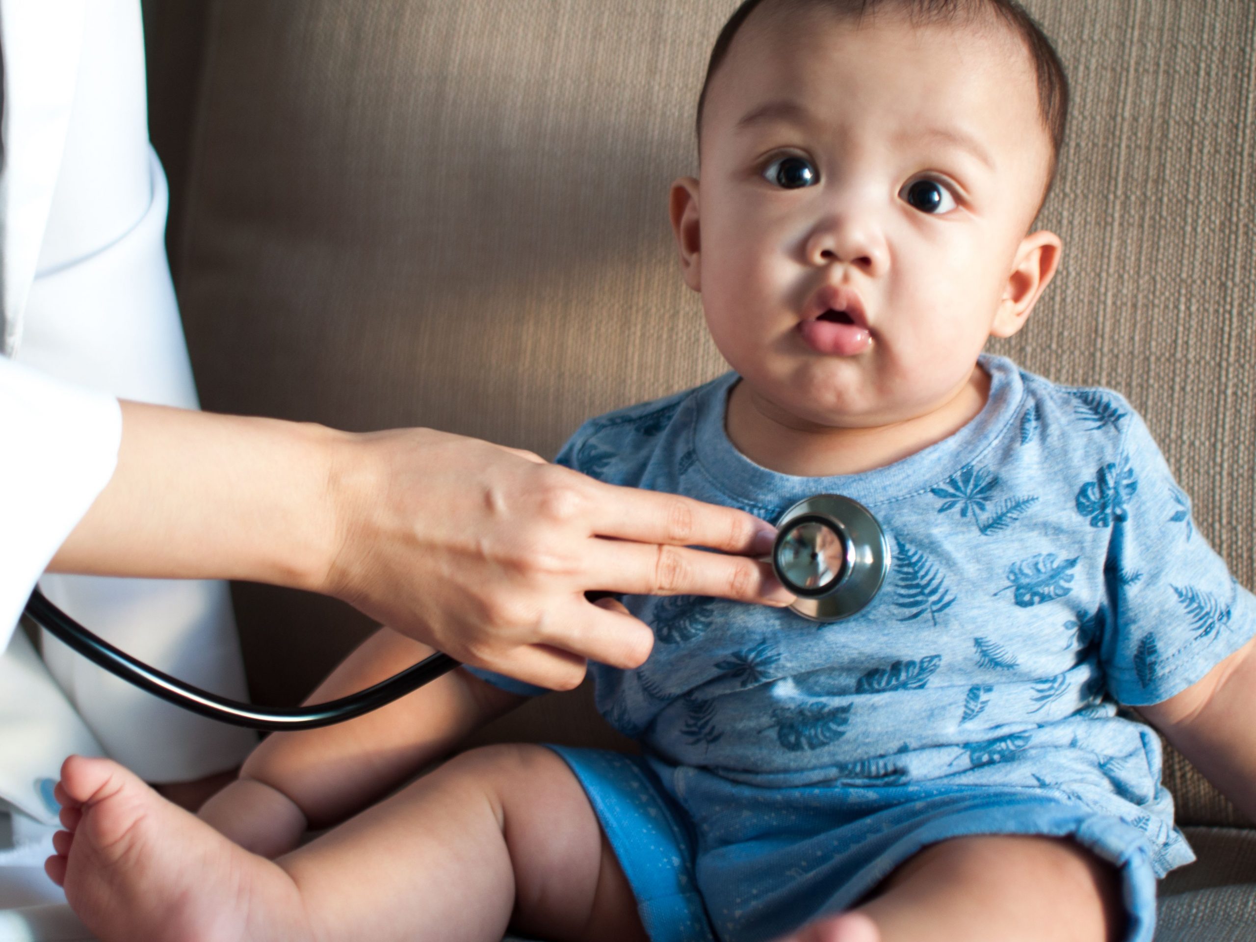 Нормальный ребенок. Baby Heart. Newborn Heart rate. Какие картинка влияет ребёнка засыпание. Pediatric Cardiology Black photo.